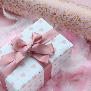 hiPP packaging for Mother's Day 2024